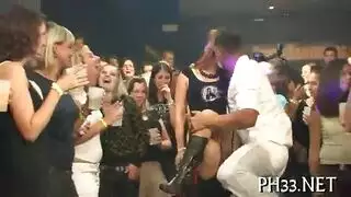 أول نيك في ليلة الدخلة: عروس عذراء تأخذ زب كبير وتنزف