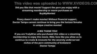 إباحية صريحة: المراهقة ميني روز تحصل على تدليك مهبلي قوي بعصا هيتاشي السحرية