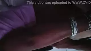 التسلل إلى جدة صديقي لرؤية مؤخرتها الرطبة وديك الكبير بينما لديها ثدي صغير