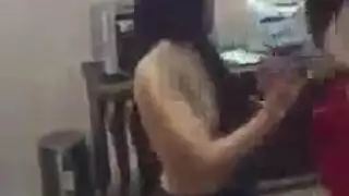 من حلق عميق إلى شرج خشن: السمراء الهندية تحب الأفلام الإباحية القوية