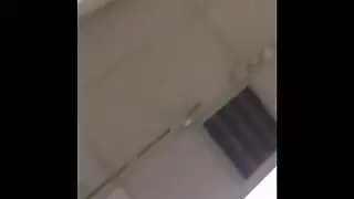 الكلبة شقراء غريب هي الحصول على ثقب الحمار الضيق الذي دمر، من قبل العديد من الرجال قرنية، في نفس الوقت