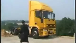 إدمان فيكتوريا يونيو على القضيب الأسود الكبير يؤدي إلى مضاجعة صريحة