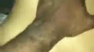 جِماعٌ جَماعِيٌّ عَنصُرِيٌّ: مُثليَّتَانِ تُحطَّمانِ بِقضِيبِ الأَسوَدِ وَأَصدِقائِهِ