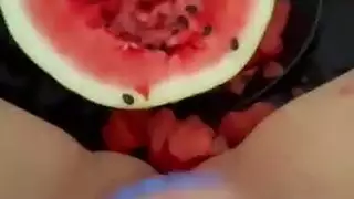 بنات تتناك من كسها ضيق