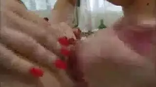 وحدهم ومستعدون، مراهقون يصورون أول جماع جماعي لهم