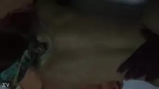 عاهرة شقراء تتوق للقضيب الأسود الصارم