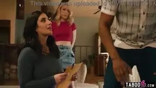 فتاة عربية تتحول لثنائية وتبحث عن فعل جنسي صريح وقاس