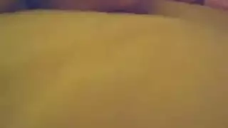 اب يدلك زوجته وبنته