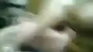 ‫فتاة لبنانية مشاغبة تأخذ السائل المنوي على الكاميرا في مشهد صريح‬